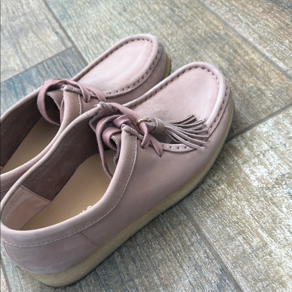 Clarks Ladies Pink Suede Tassel Walabees. - Picture 5 of 6